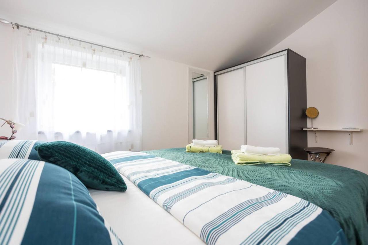 Apartman Luni Sa Bazenom - Malinska, Sveti Anton Sveti Anton  Exterior photo