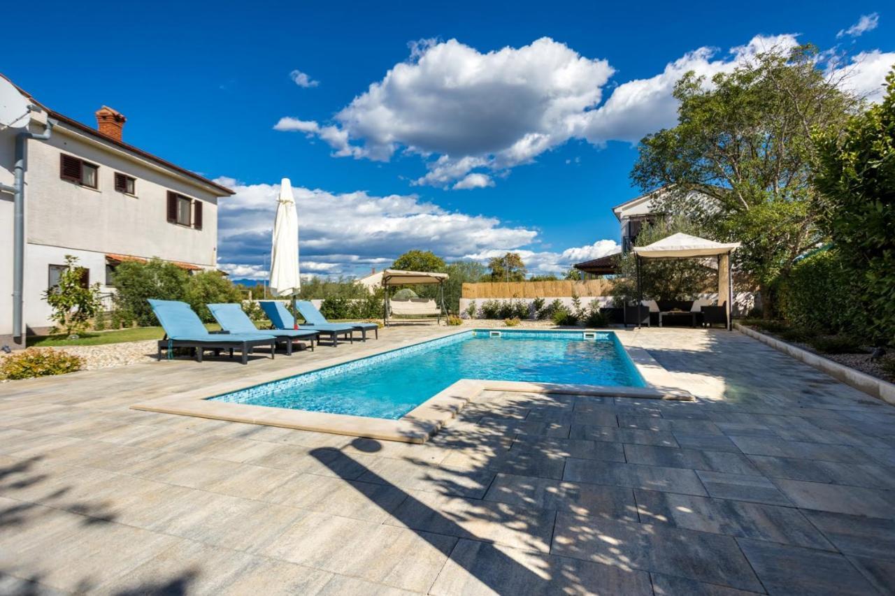 Apartman Luni Sa Bazenom - Malinska, Sveti Anton Sveti Anton  Exterior photo
