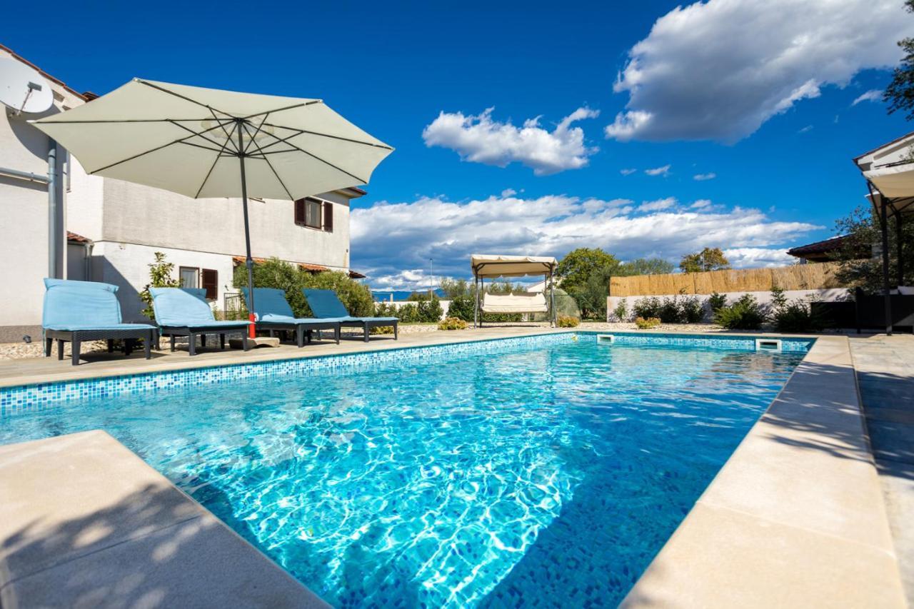 Apartman Luni Sa Bazenom - Malinska, Sveti Anton Sveti Anton  Exterior photo