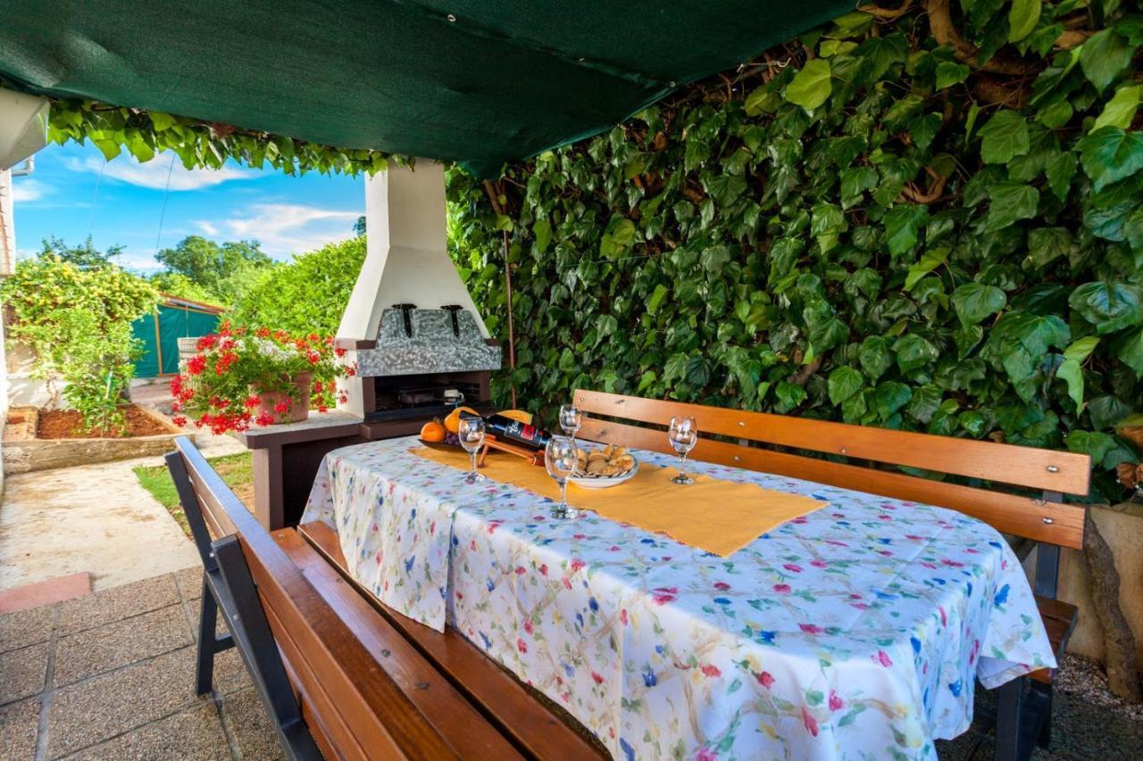 Apartman Luni Sa Bazenom - Malinska, Sveti Anton Sveti Anton  Exterior photo
